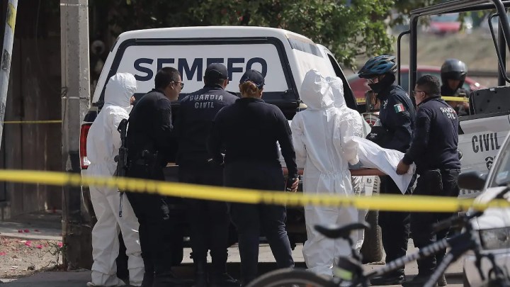 Camioneta del Semefo