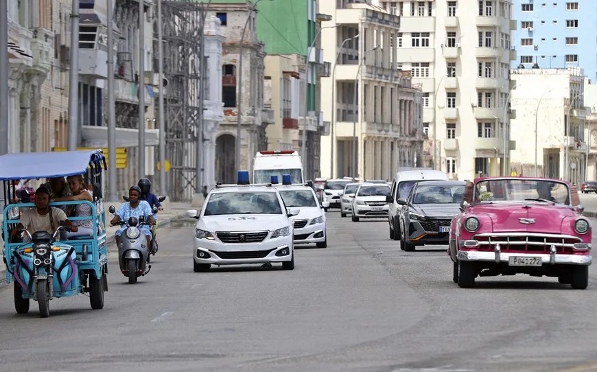 Vehículos, en La Habana (Cuba) | EFE/ Ernesto Mastrascusa