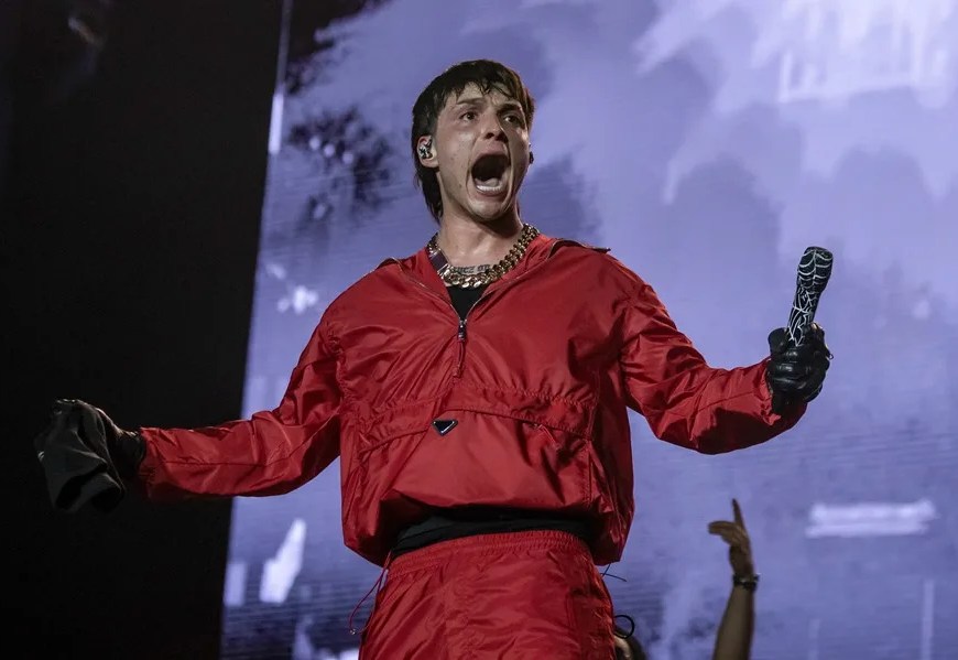 Fotografía de archivo del cantante de corridos tumbados Peso Pluma. EFE/Miguel Sierra