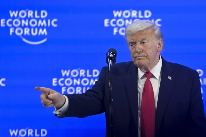 El presidente de Estados Unidos, Donald Trump, pronuncia su discurso especial en la 56.ª reunión anual del Foro Económico Mundial (FEM) en Davos, Suiza,. EFE/ Gian Ehrenzeller

