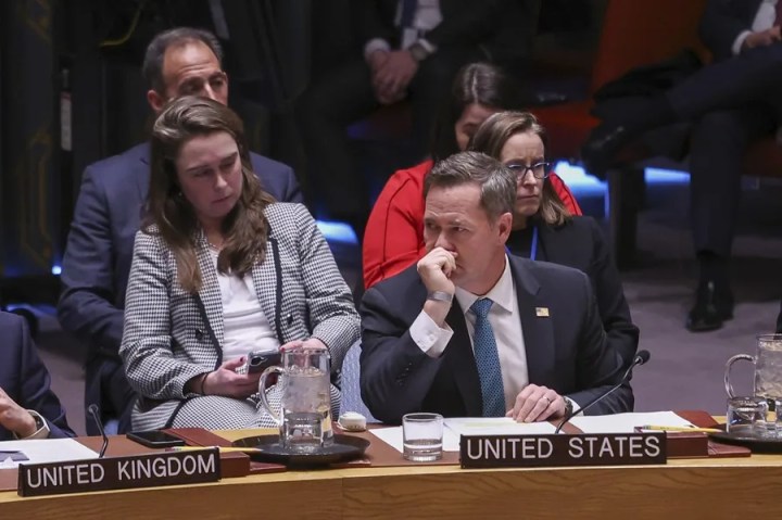 El embajador de Estados Unidos ante la ONU, Mike Waltz, habla ante el Consejo de Seguridad, este 15 de enero de 2026, en Nueva York. EFE/Sarah Yenesel