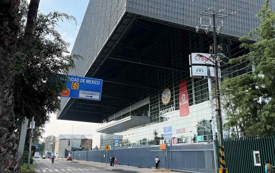 Estacionamiento plaza comercial