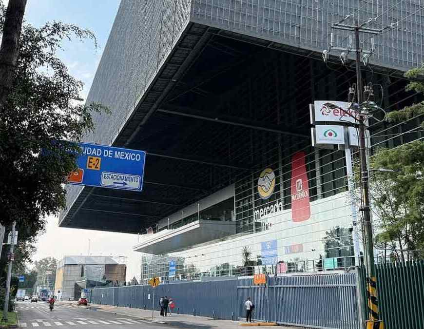 Estacionamiento plaza comercial