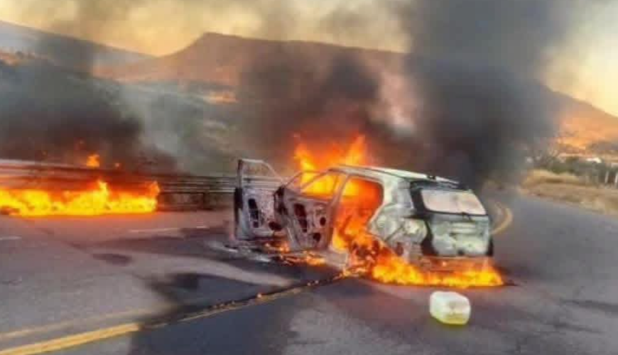 Vehiculo incendiado