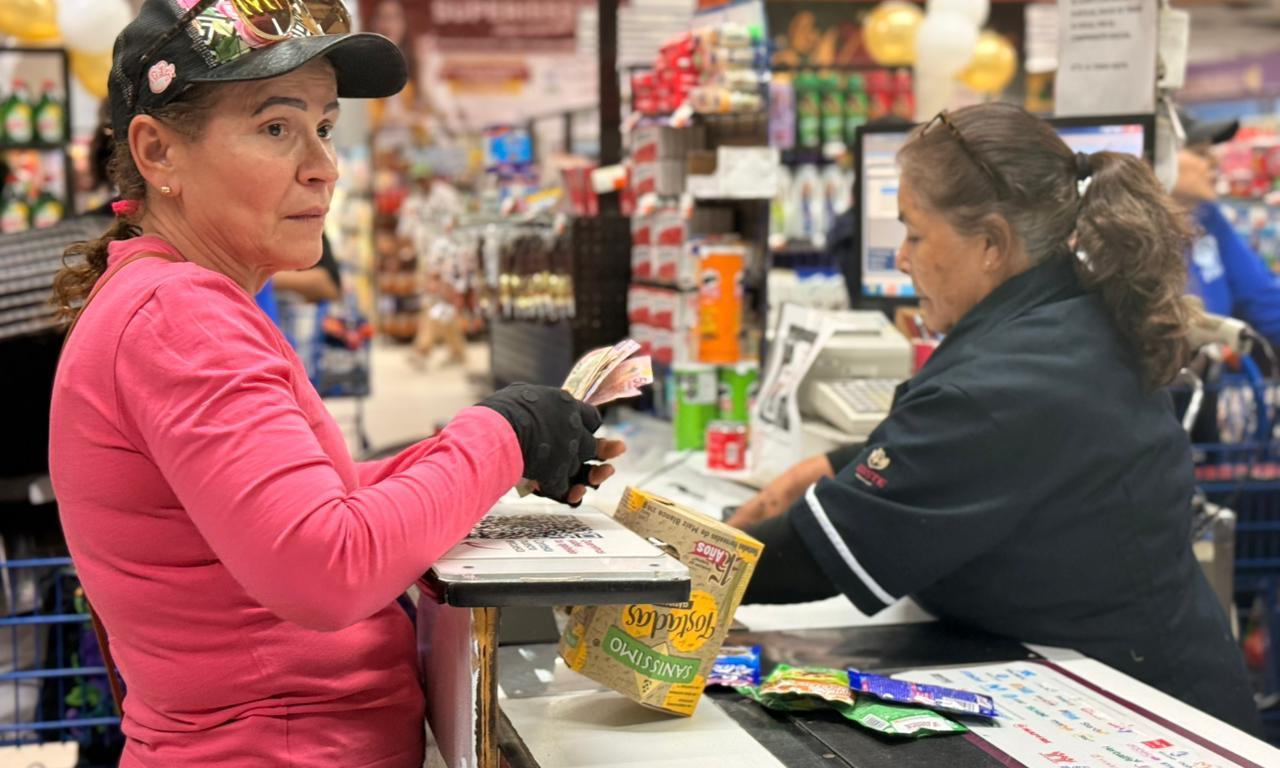 Persona en supermercado