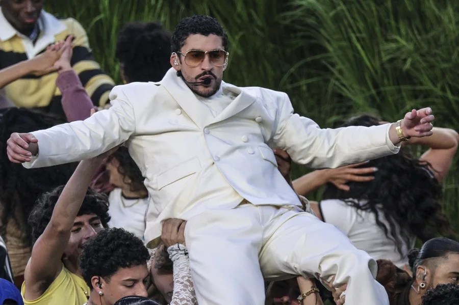 El cantante puertorriqueño Bad Bunny durante su presentación en el intermedio de la Super Bowl este domingo. EFE/ Chris Torres