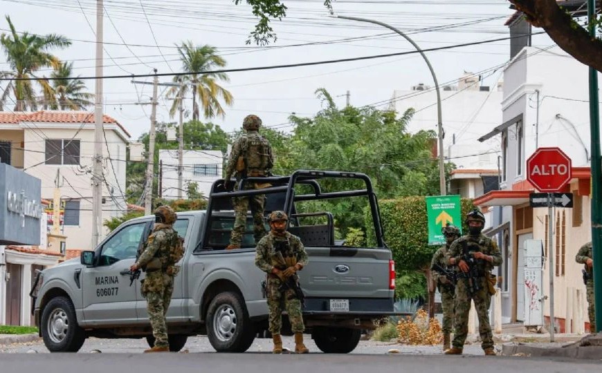 Efectivos militares en la calle