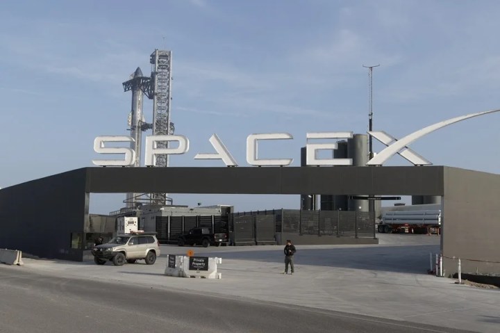Fotografía de archivo de una base de la compañía SpaceX, propiedad del magnate Elon Musk. EFE/Adam Davis