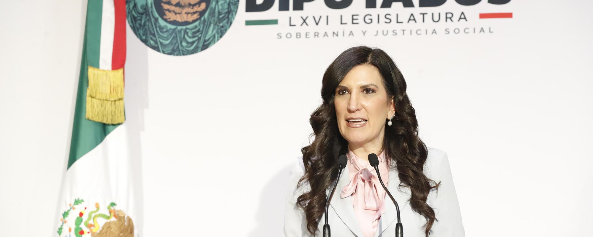 Kenia López Rabadán