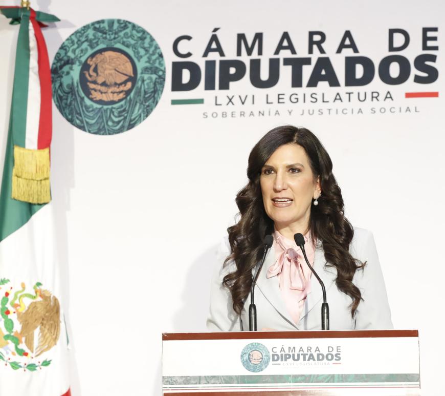 Kenia López Rabadán