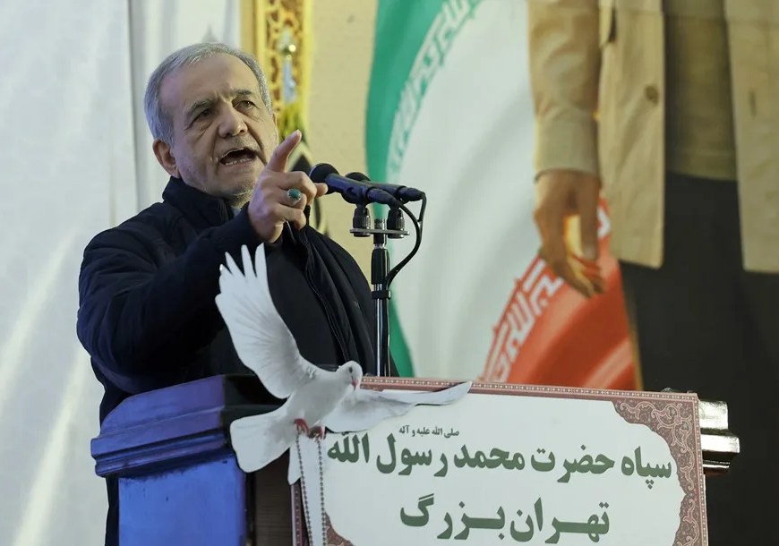 Fotografía de archivo del presidente iraní Masoud Pezeshkian en Teherán, Irán. EFE/EPA/ABEDIN TAHERKENAREH