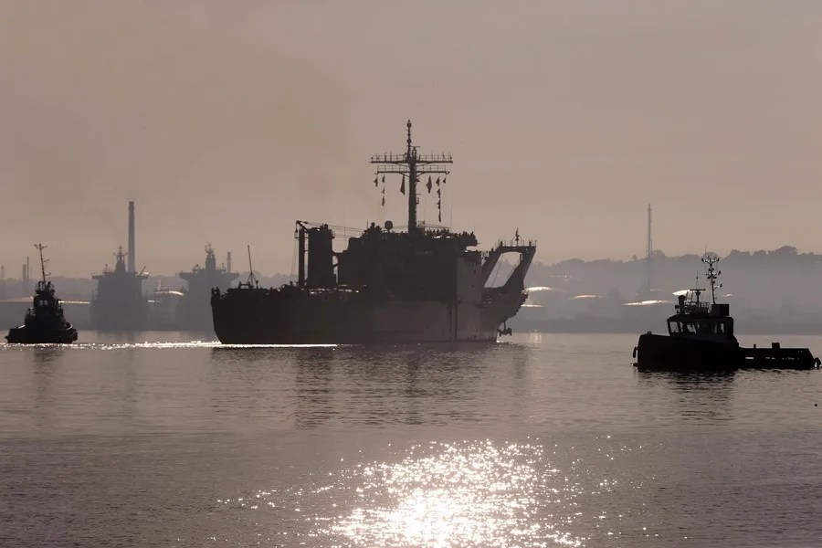 Fotografía de archivo que muestra un barco cerca al puerto de La Habana (Cuba). EFE/ Ernesto Mastrascusa