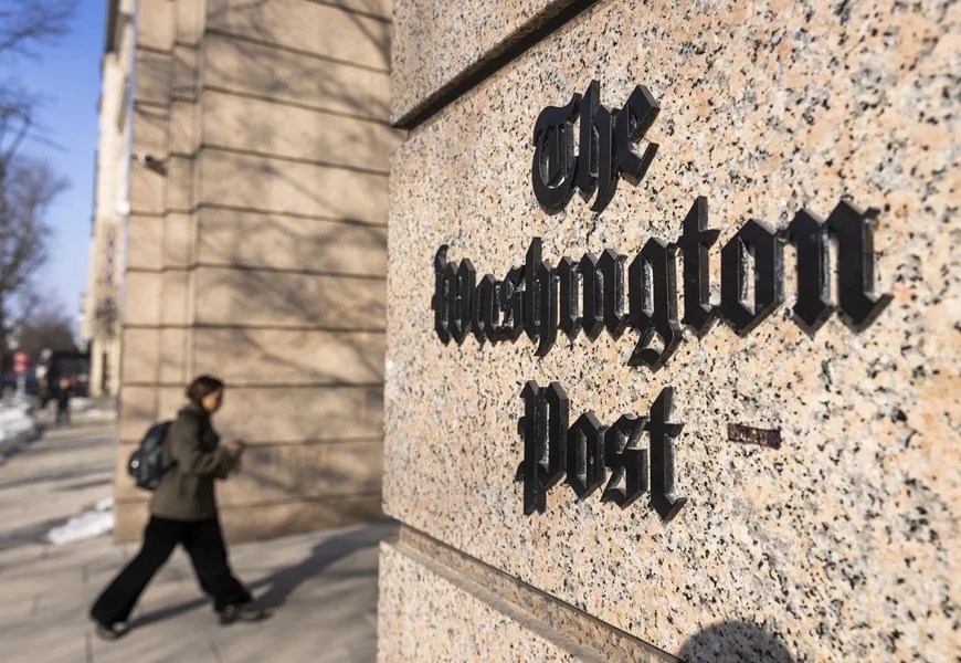Vista de la fachada del edificio del periódico The Washington Post, este 4 de febrero de 2026, en Washington. EFE/Jim Lo Scalzo