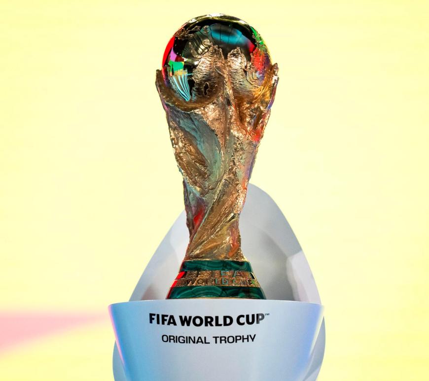 Trofeo de la Copa del Mundo durante el sorteo de la repesca para el Mundial 2026 en Zurich el pasado día 20 de noviembre. EFE/EPA/CLAUDIO THOMA