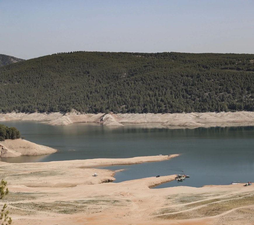 En la imagen el Embalse de Benageber. EFE/Manuel Bruque/Archivo