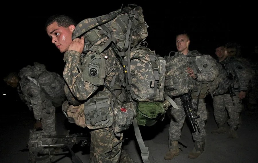 Fotografía de archivo de paracaidistas de la 82 División Aerotransportada de la Fuerza Aérea de EE.UU. EFE/ Tiago Petinga.