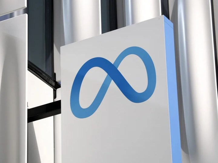 Fotografía de archivo de una tienda de la empresa tecnológica Meta. EFE/ John G. Mabanglo

