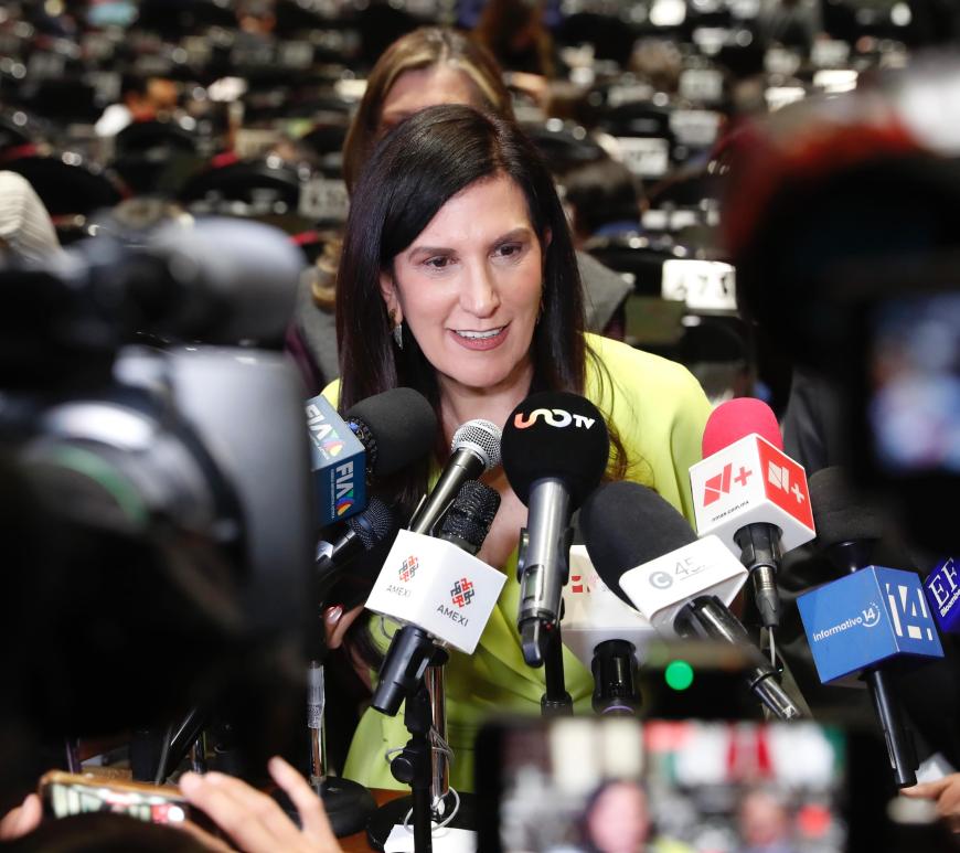 Kenia López Rabadán