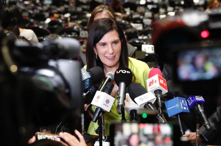 Kenia López Rabadán