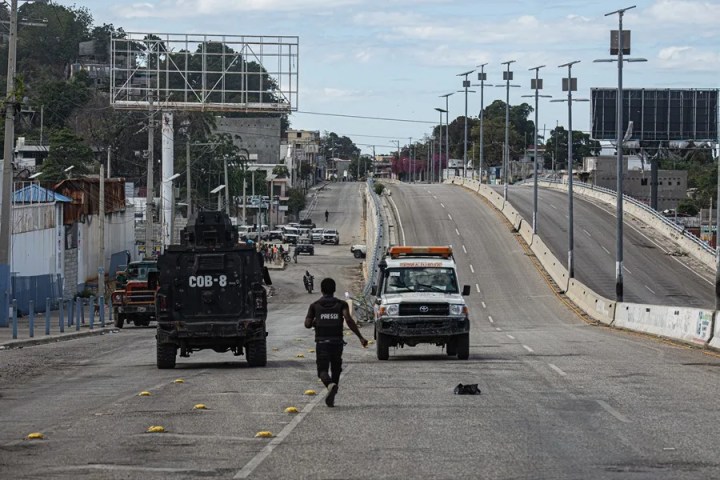 Fotografía de archivo de integrantes de la Policía de Haití en Puerto Príncipe (Haití). EFE/ Mentor David Lorens

