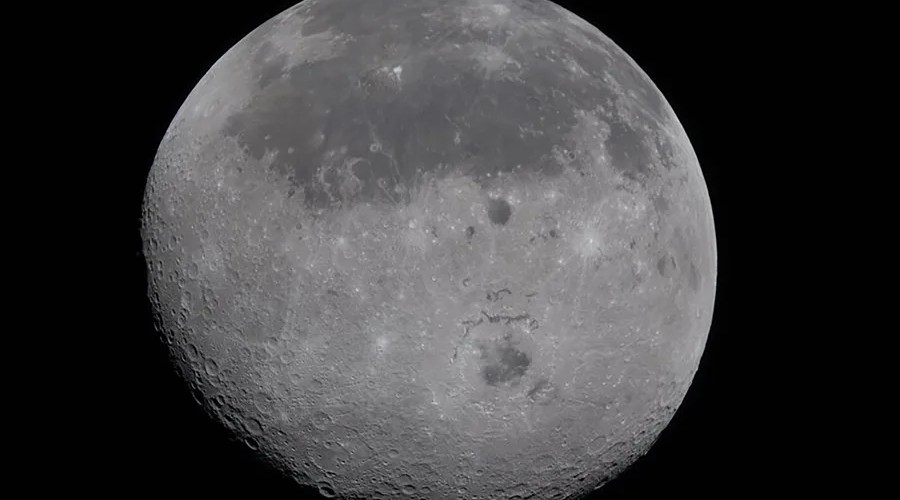 Fotografía tomada de la cuenta oficial de la NASA en X (@NASA) que muestra la cara visible de la Luna. EFE/ @NASA