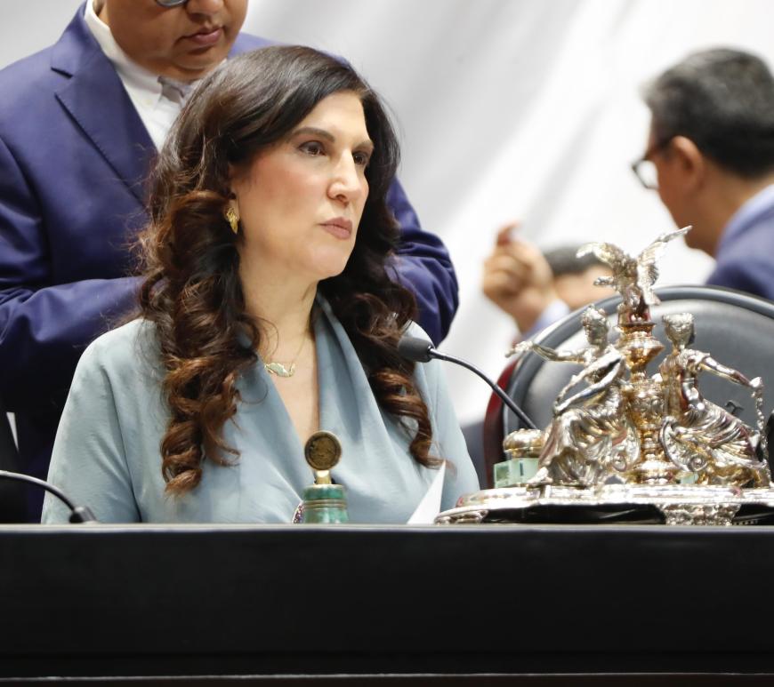 Kenia López Rabadán