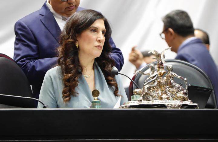 Kenia López Rabadán