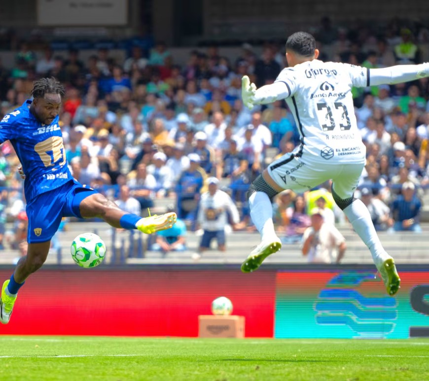 Pumas superó 3-1 al Mazatlán y subió al cuarto lugar.