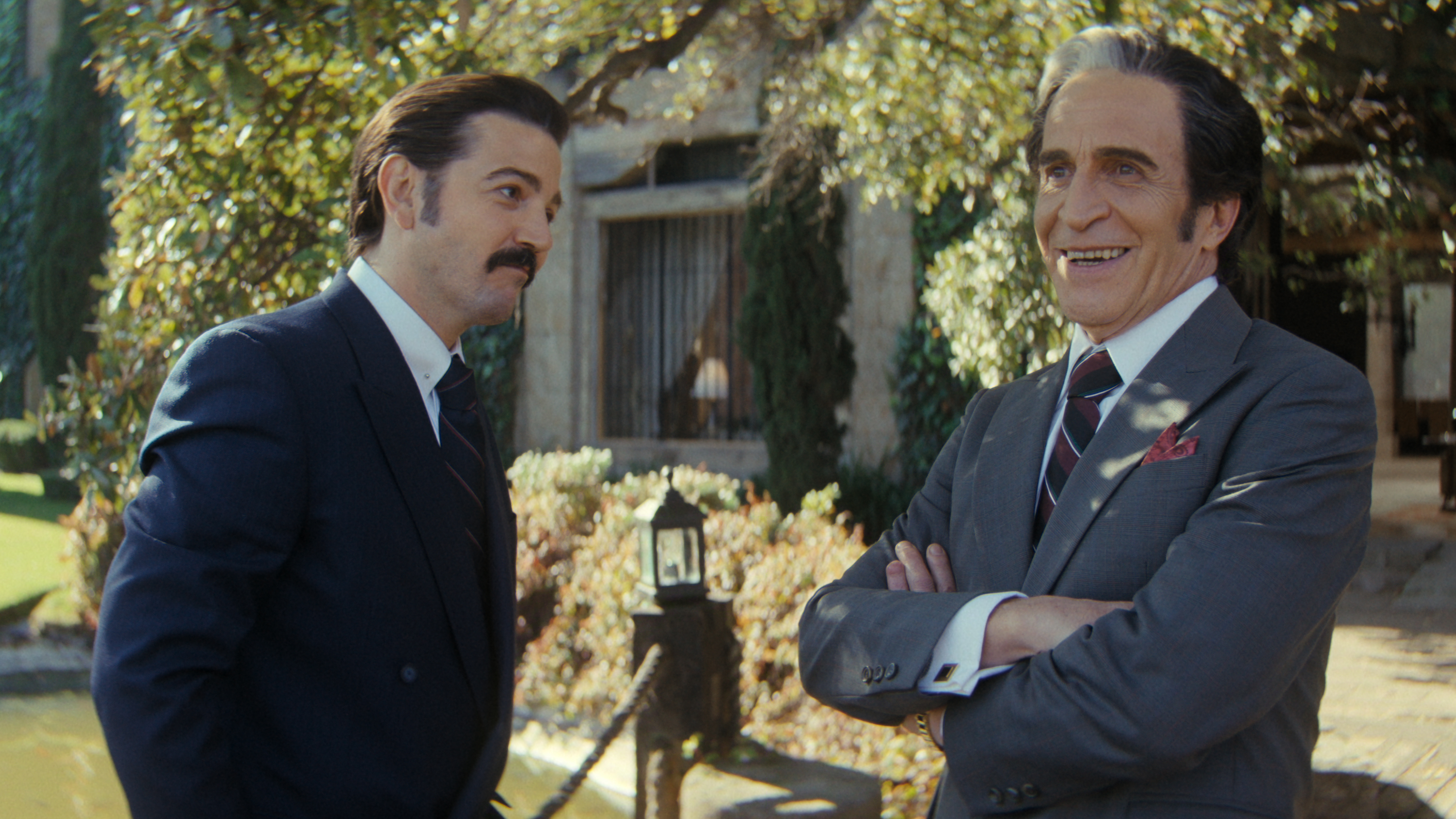 México 86. (L to R) Diego Luna as Martín de la Torre, Daniel Giménez Cacho as Emilio Azcárraga in México 86. Cr. Courtesy of Netflix ©️2026