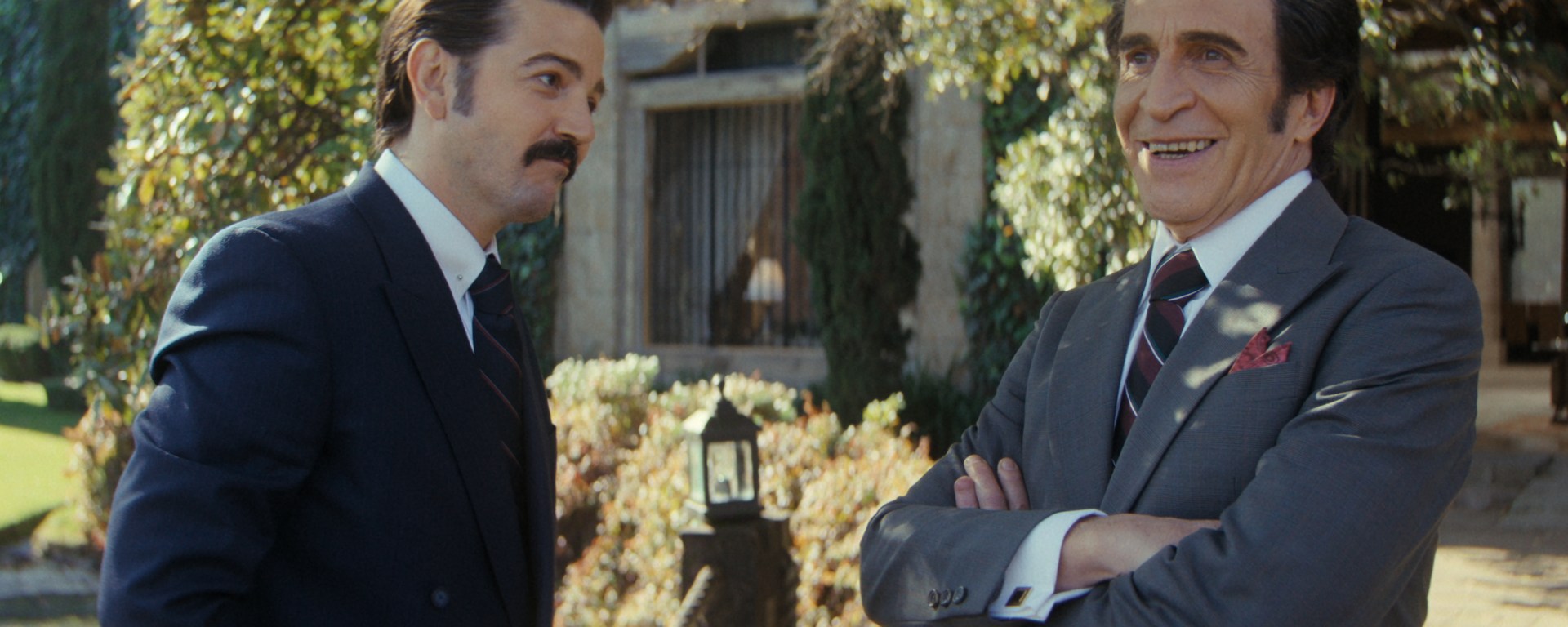 México 86. (L to R) Diego Luna as Martín de la Torre, Daniel Giménez Cacho as Emilio Azcárraga in México 86. Cr. Courtesy of Netflix ©️2026