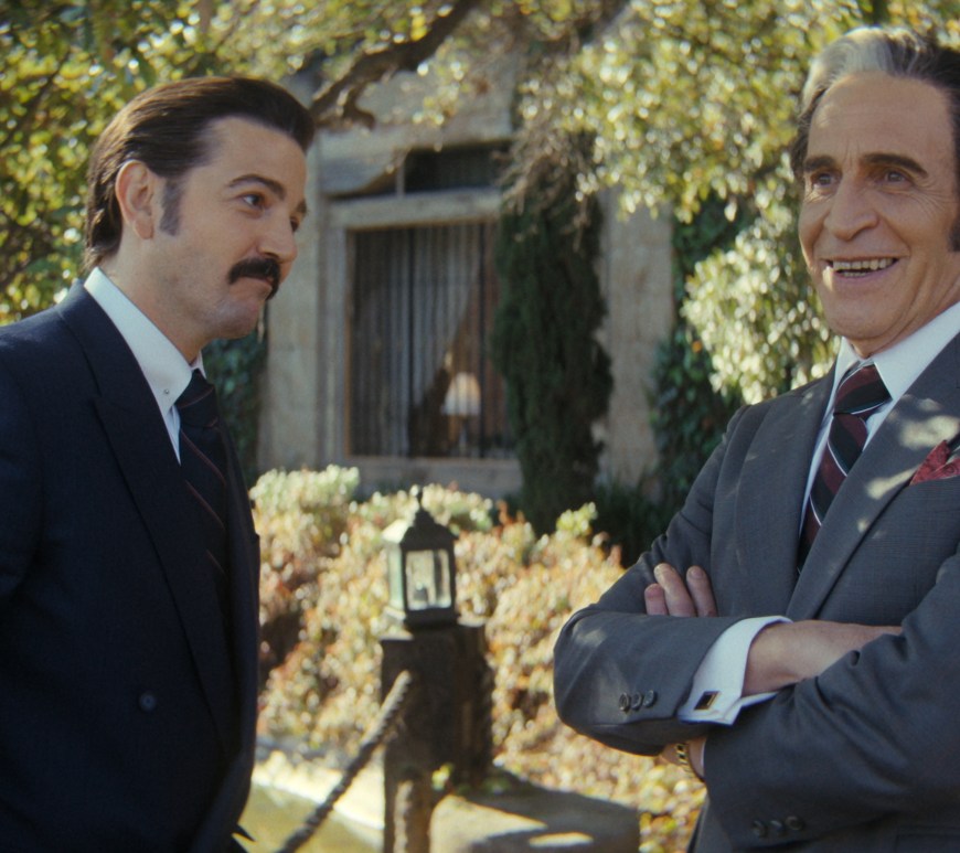 México 86. (L to R) Diego Luna as Martín de la Torre, Daniel Giménez Cacho as Emilio Azcárraga in México 86. Cr. Courtesy of Netflix ©️2026