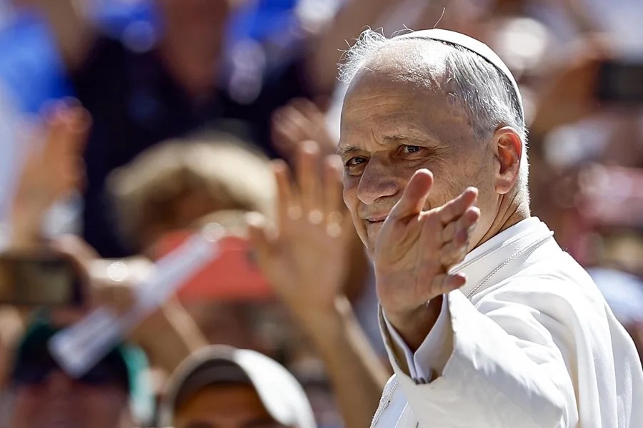 Fotografía de archivo del Papa León XIV, en la Plaza de San Pedro, en el Vaticano. EFE/ Angelo Carconi