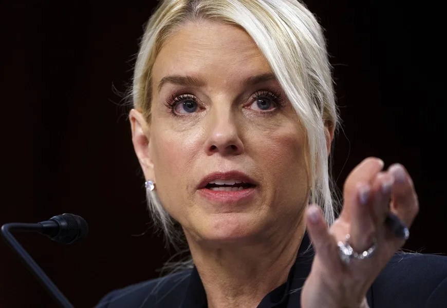 La fiscal general de Estados Unidos, Pam Bondi, testifica ante una audiencia del Comité Judicial del Senado en el Capitolio de Estados Unidos, Washington D.C. EFE/EPA/WILL OLIVER