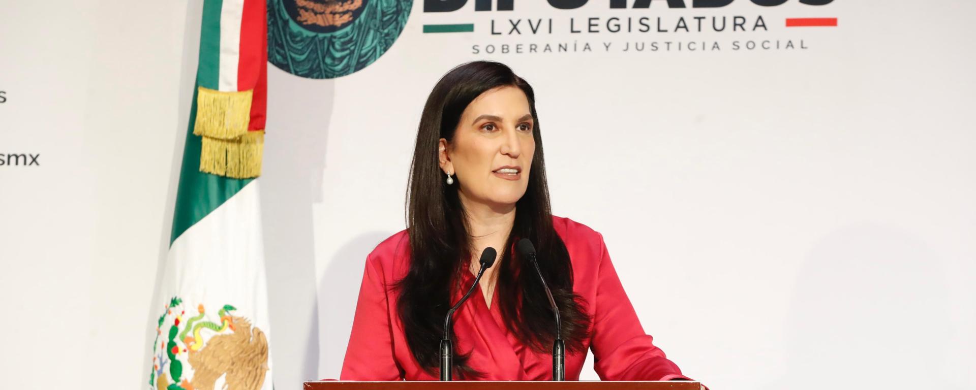 Kenia López Rabadán