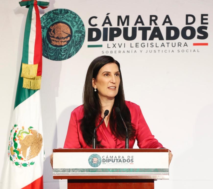 Kenia López Rabadán