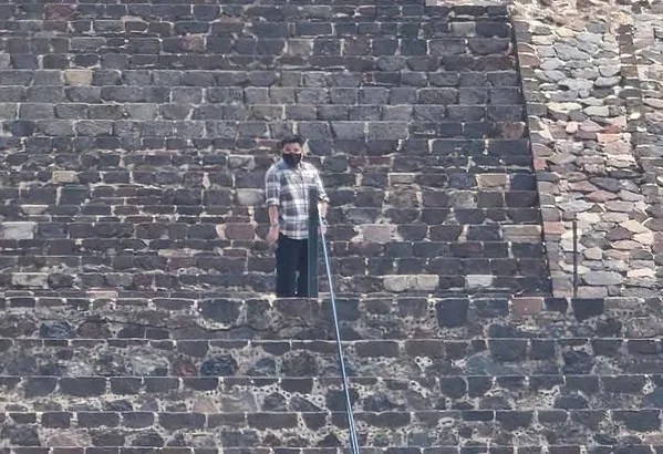 Fotografía tomada de Rastreo de Redes que muestra al autor de un tiroteo que dejó al menos dos muertos y 13 extranjeros lesionados en la zona arqueológica de Teotihuacán (centro de México). EFE/ Rastreo de Redes
