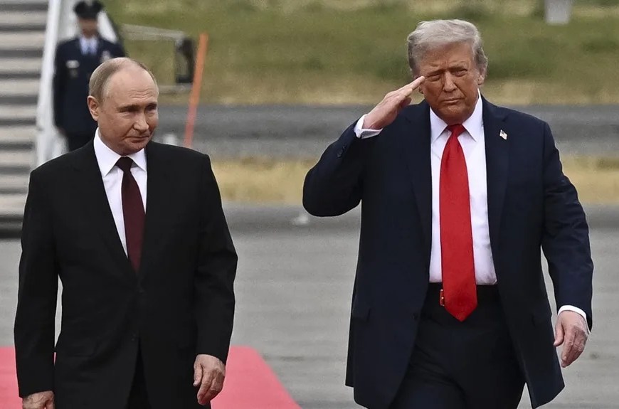 Vladímir Putin (e) e Donald Trump. EFE/Arquivo/Sergey Bobylev/Sputnik/Kremlin/Pool
