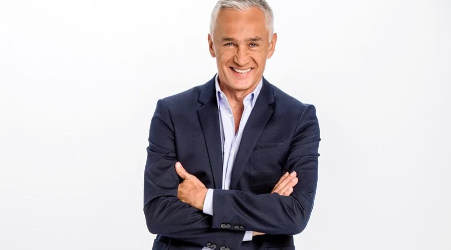 Fotografía cedida por ViX que muestra al periodista mexicano Jorge Ramos quien pasó de ser el rostro más visible del periodismo televisivo en Estados Unidos a estrenar su programa digital 'Así veo las cosas'. EFE/ViX