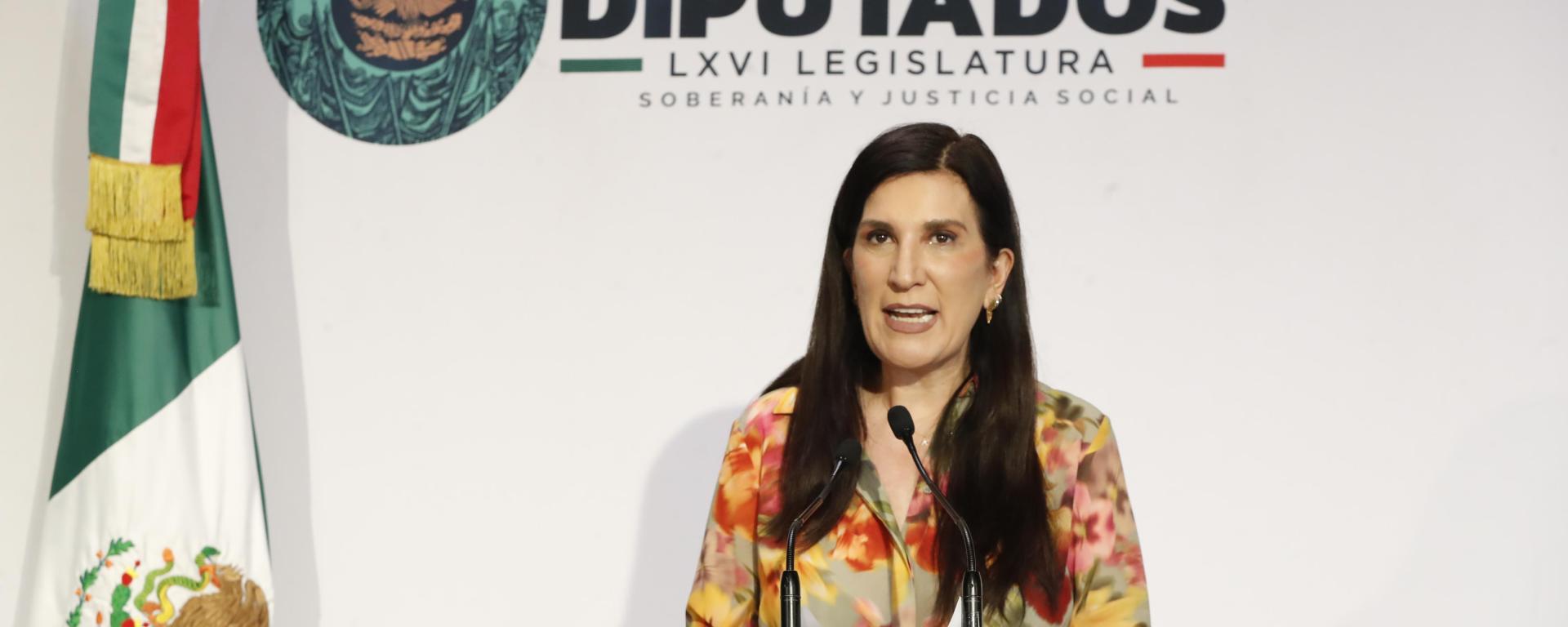 Kenia López Rabadán