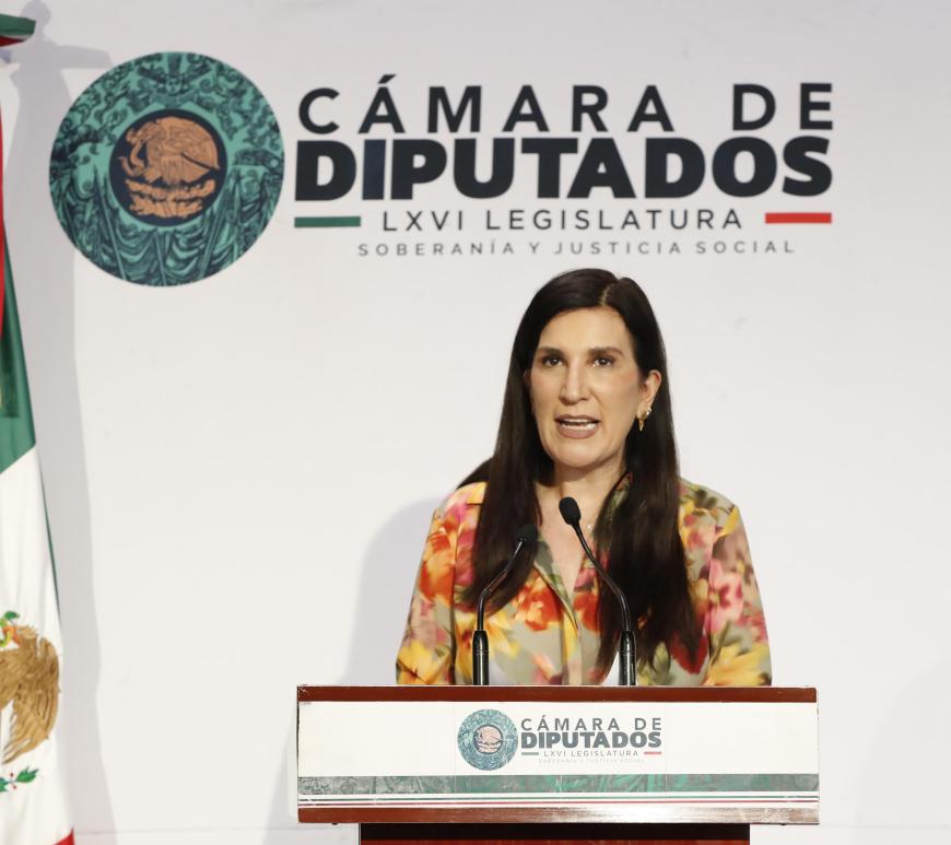 Kenia López Rabadán