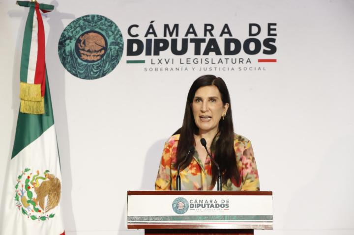 Kenia López Rabadán