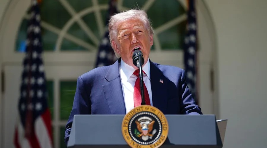 El presidente de Estados Unidos, Donald Trump, habla en la Casa Blanca durante un acto por el Día de la Madre, este 8 de mayo de 2026. EFE/Aaron Schwartz/Pool