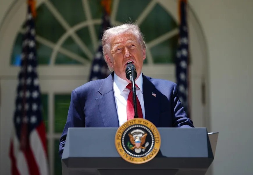 El presidente de Estados Unidos, Donald Trump, habla en la Casa Blanca durante un acto por el Día de la Madre, este 8 de mayo de 2026. EFE/Aaron Schwartz/Pool