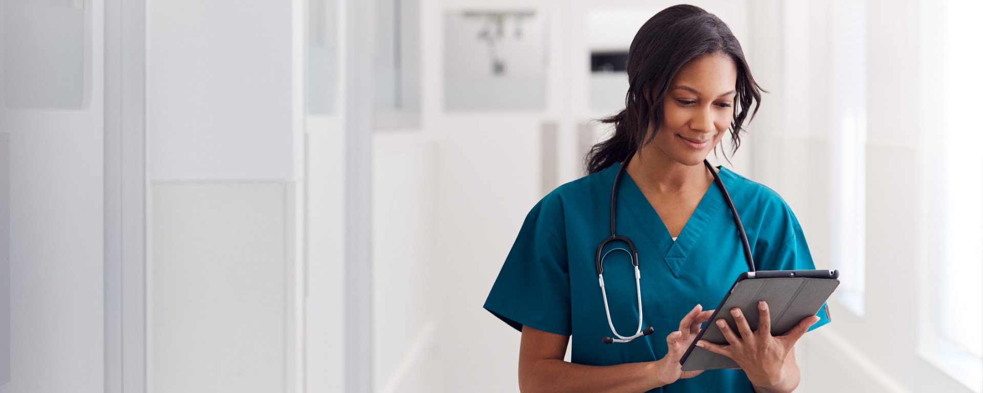Medico en consultorio