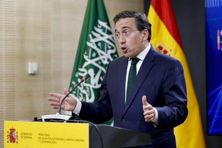 El ministro de Asuntos Exteriores español, José Manuel Albares, en una rueda de prensa este 13 de mayo en Madrid. EFE/ Mariscal