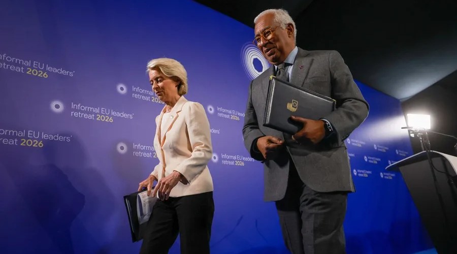 Fotografía de archivo del presidente del Consejo Europeo, Antonio Costa (a la derecha), y la presidenta de la Comisión Europea, Ursula von der Leyen, en Bilzen (Bélgica). EFE/EPA/OLIVIER HOSLET