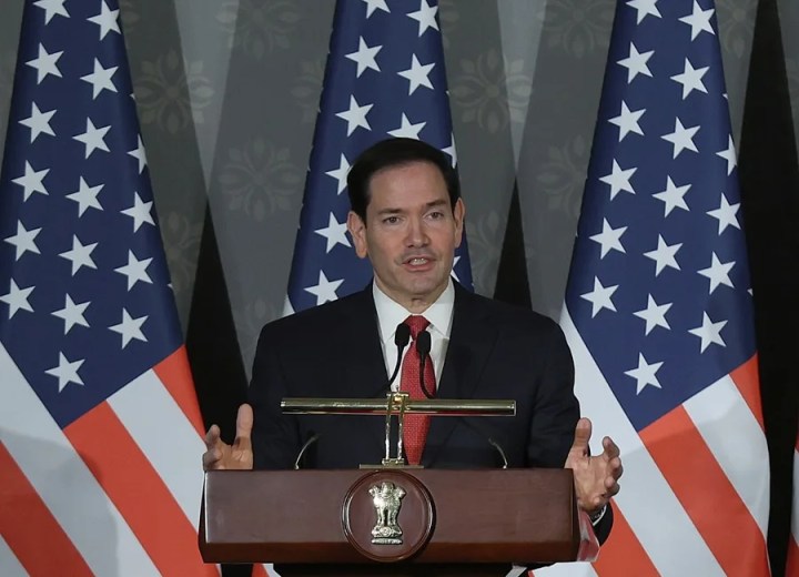 Fotografía del secretario de Estado de Estados Unidos, Marco Rubio, en una conferencia de prensa en Nueva Delhi (India). EFE/EPA/ Rajat Gupta