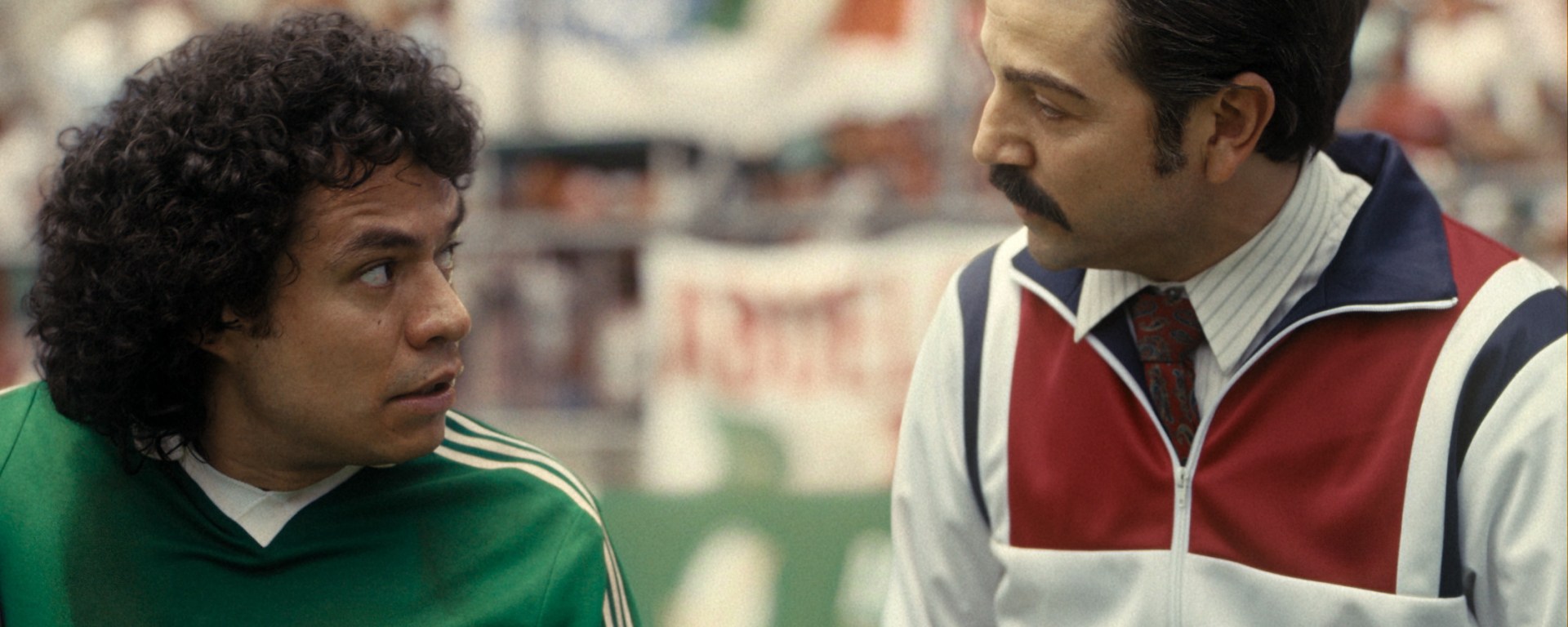 México 86. (L to R) Memo Villegas as Hugo Sánchez, Diego Luna as Martín de la Torre in México 86. Cr. Carlos Somonte | Netflix © 2026