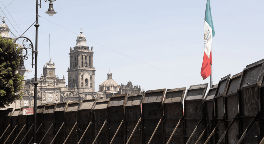 Vallas en el Zócalo