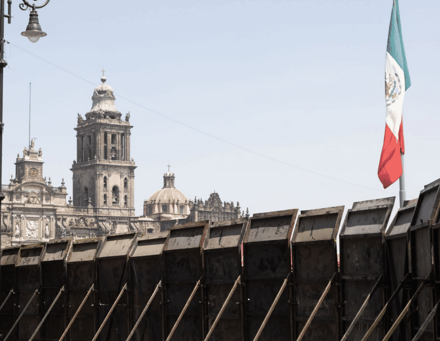 Vallas en el Zócalo